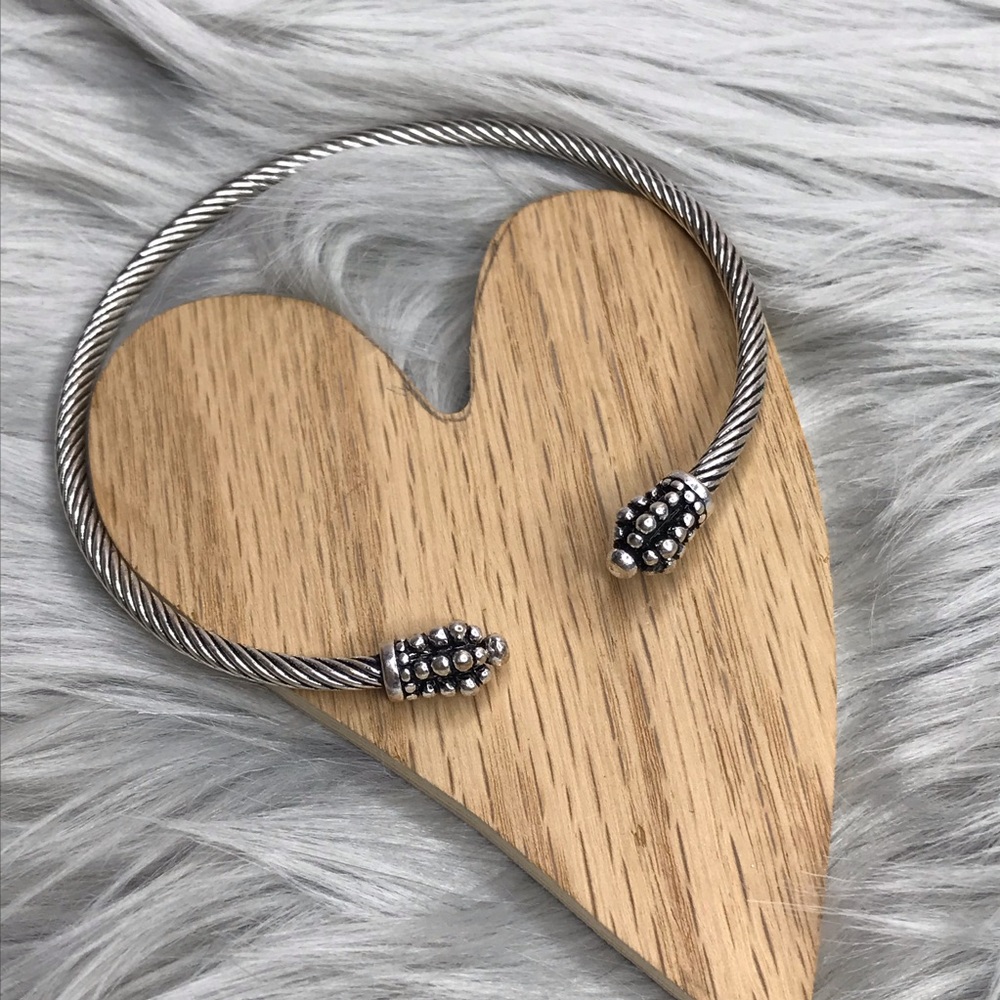 🎀 Charm Bracelet